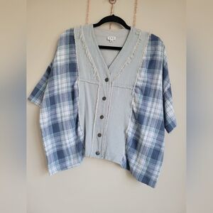 POL intentionally distressed short sleeve plaid shirt size small